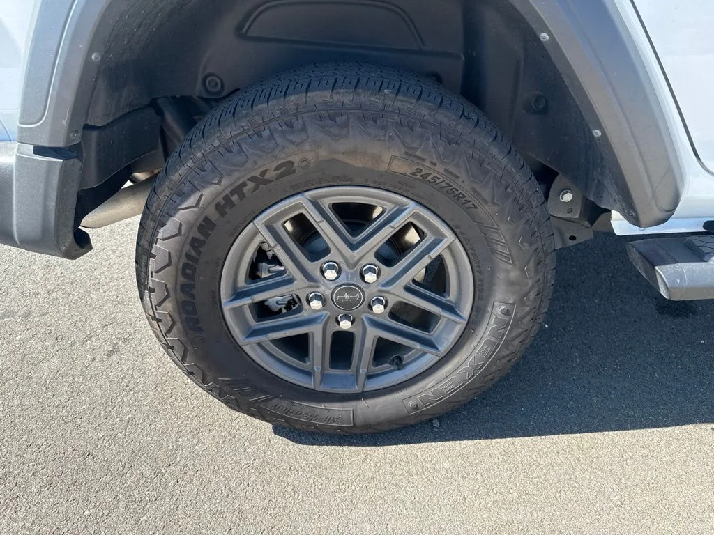 Used 2025 White Jeep Sport S image 10