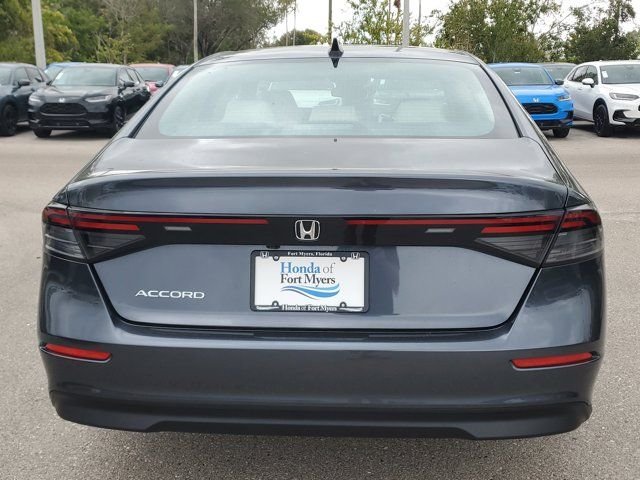 New 2026 Meteorite Gray Metallic Honda SE image 5