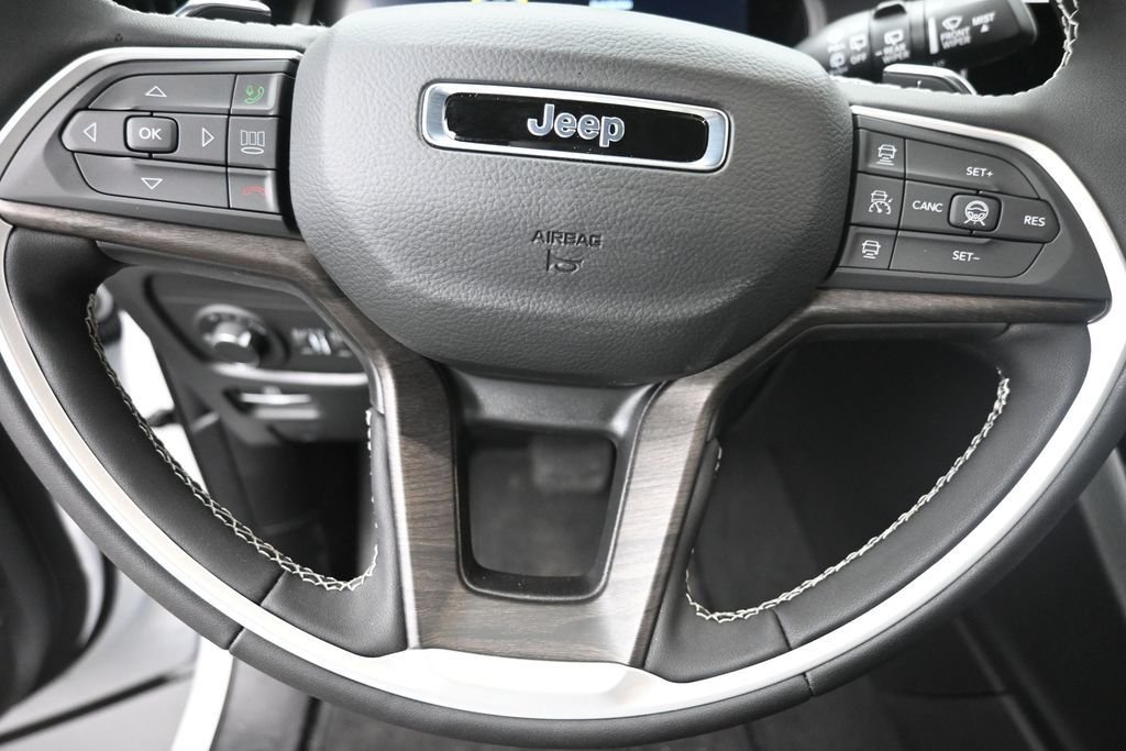 New 2026 Bright White Clear-Coat Exterior Paint Jeep Altitude image 17