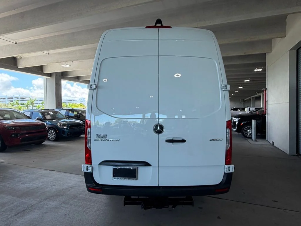 Used 2025 White Mercedes-Benz Cargo 170 WB image 5