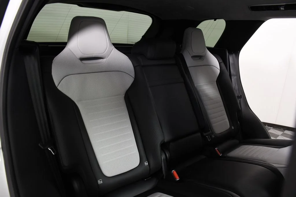 New 2026 Ostuni Prl Whi Land Rover SV image 22