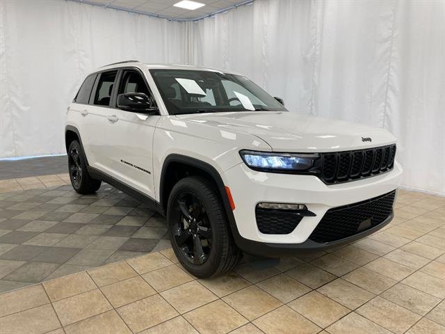 Certified Used 2023 White Jeep Limited 4x4 image 34
