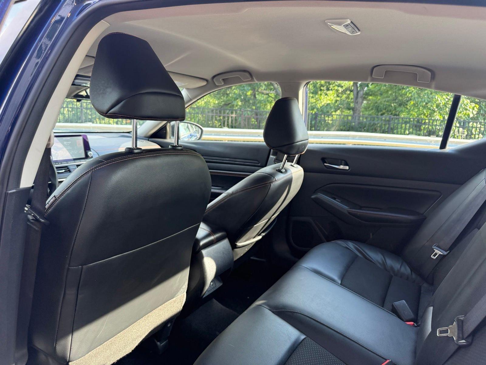 Used 2022 Blue Nissan 2.5 SR image 24