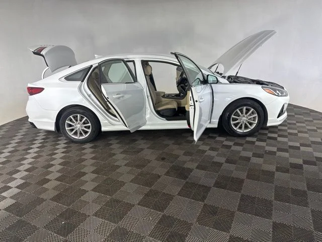 Used 2019 White Hyundai SE image 16