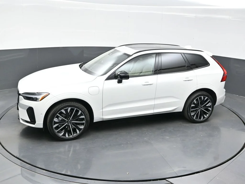 New 2026 Crystal White Volvo T8 Ultra image 30