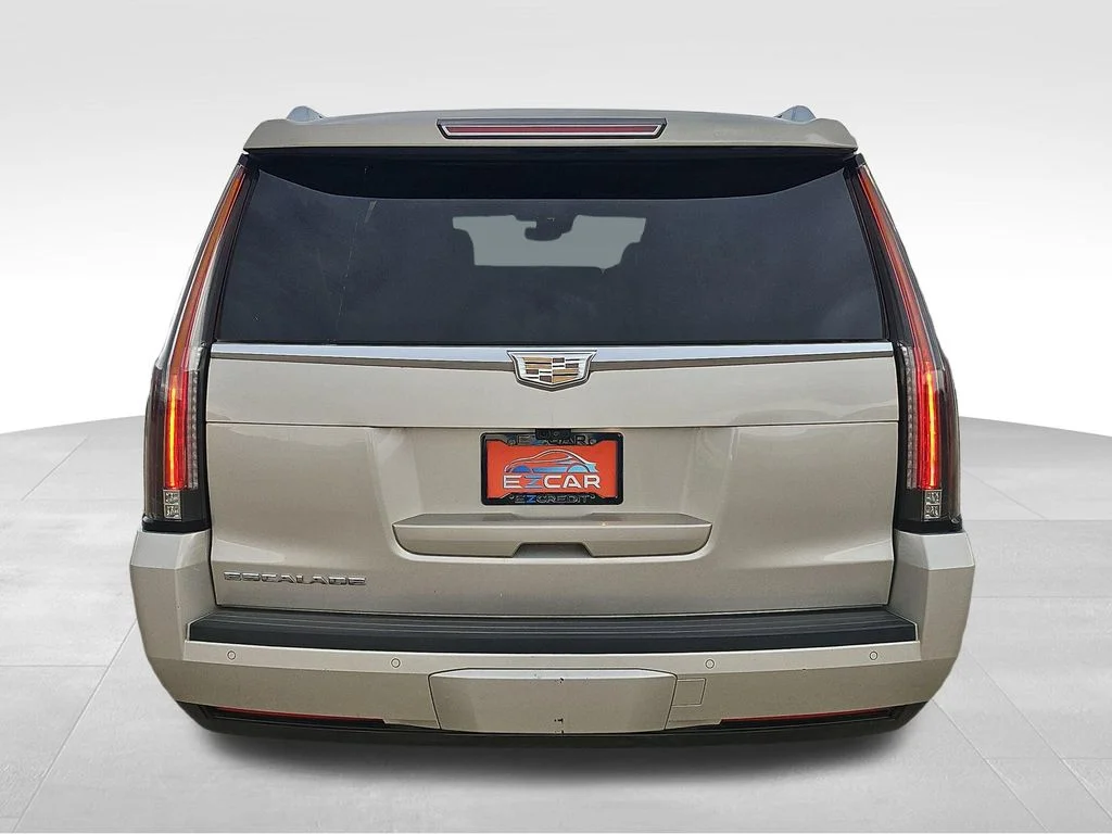 Used 2017 Silver Coast Metallic Cadillac Luxury image 14