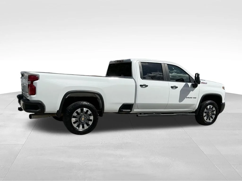 Used 2025 White Chevrolet Custom image 13
