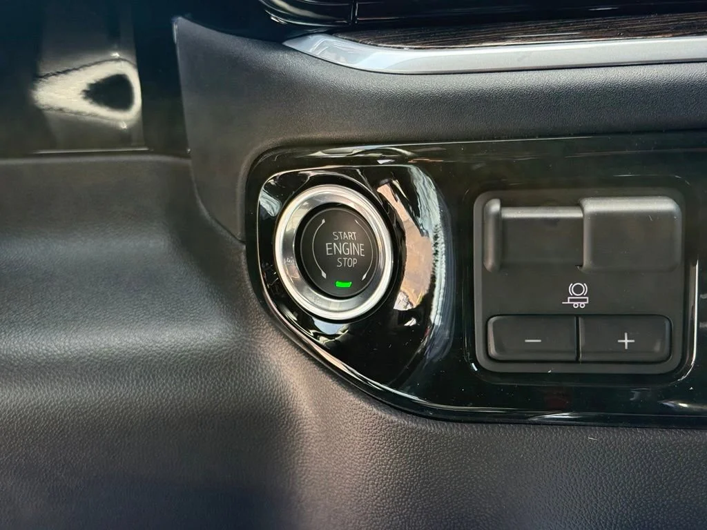 New 2026 Sterling Metallic GMC Elevation image 28