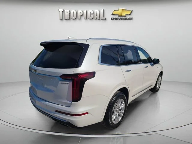 Used 2023 CRYSTAL WHITE TRICOAT Cadillac FWD Luxury image 5