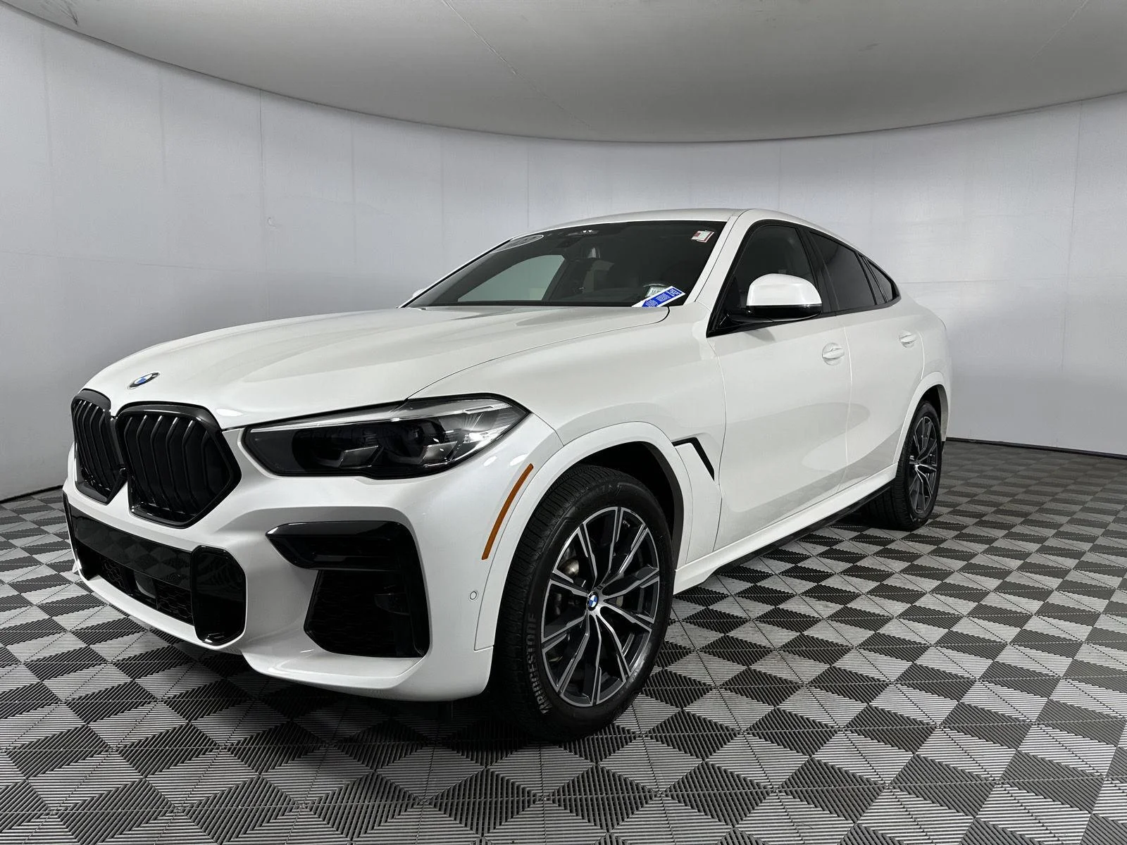Used 2022 Mineral White Metallic BMW xDrive40i image 4