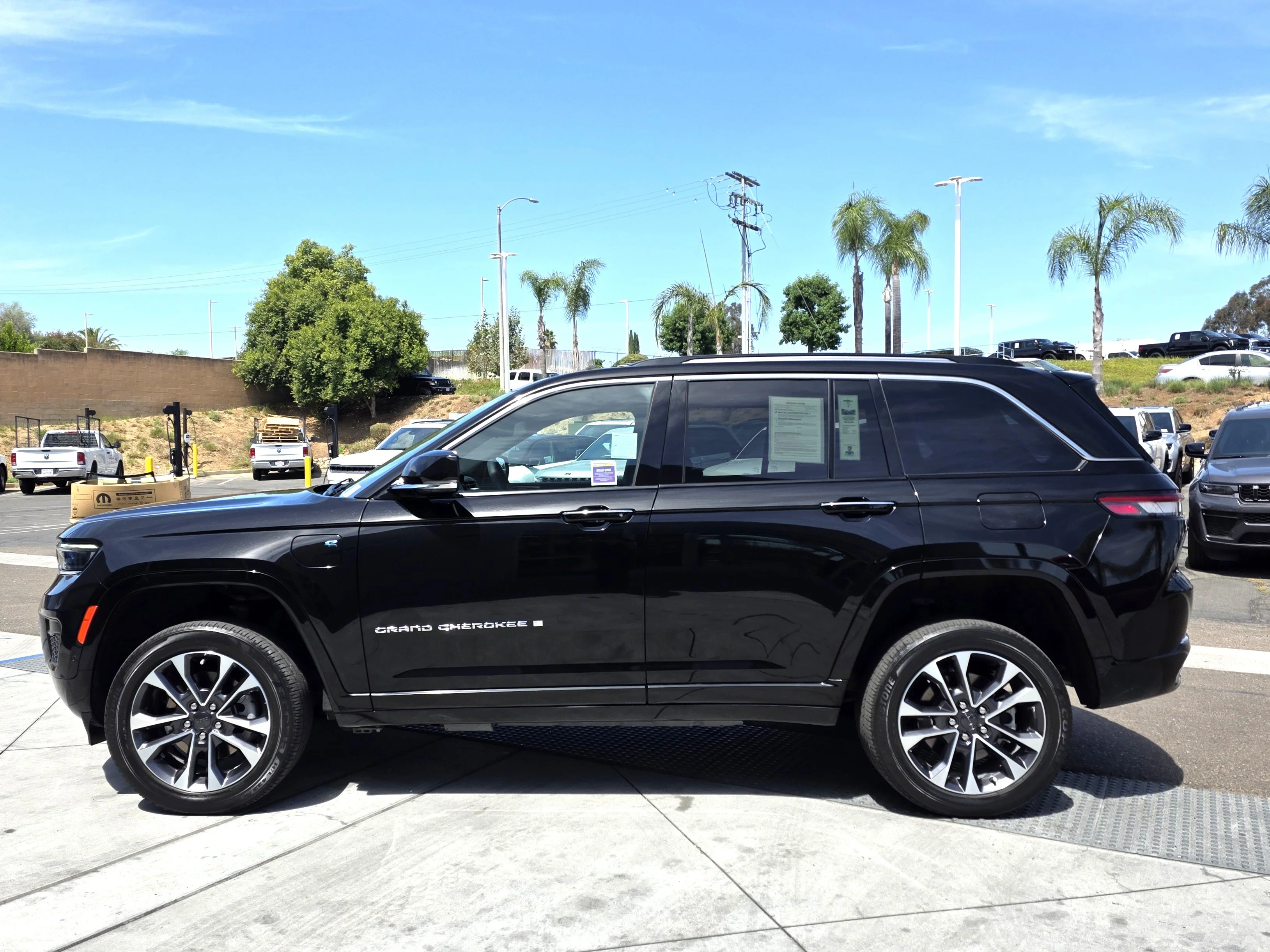 Certified Used 2023 Diamond Black Jeep Overland 4xe image 2