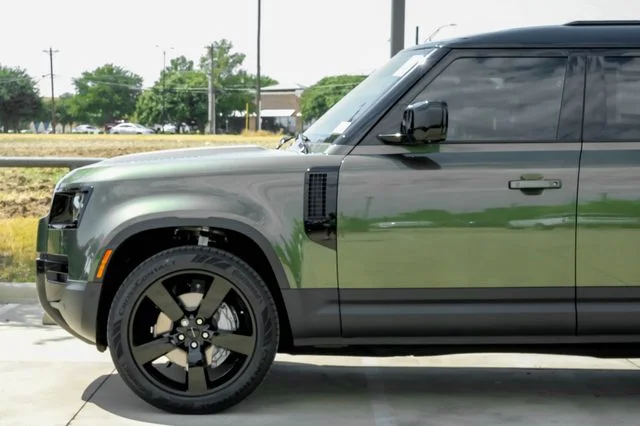New 2026 Woolstone Green Metallic Land Rover S image 17