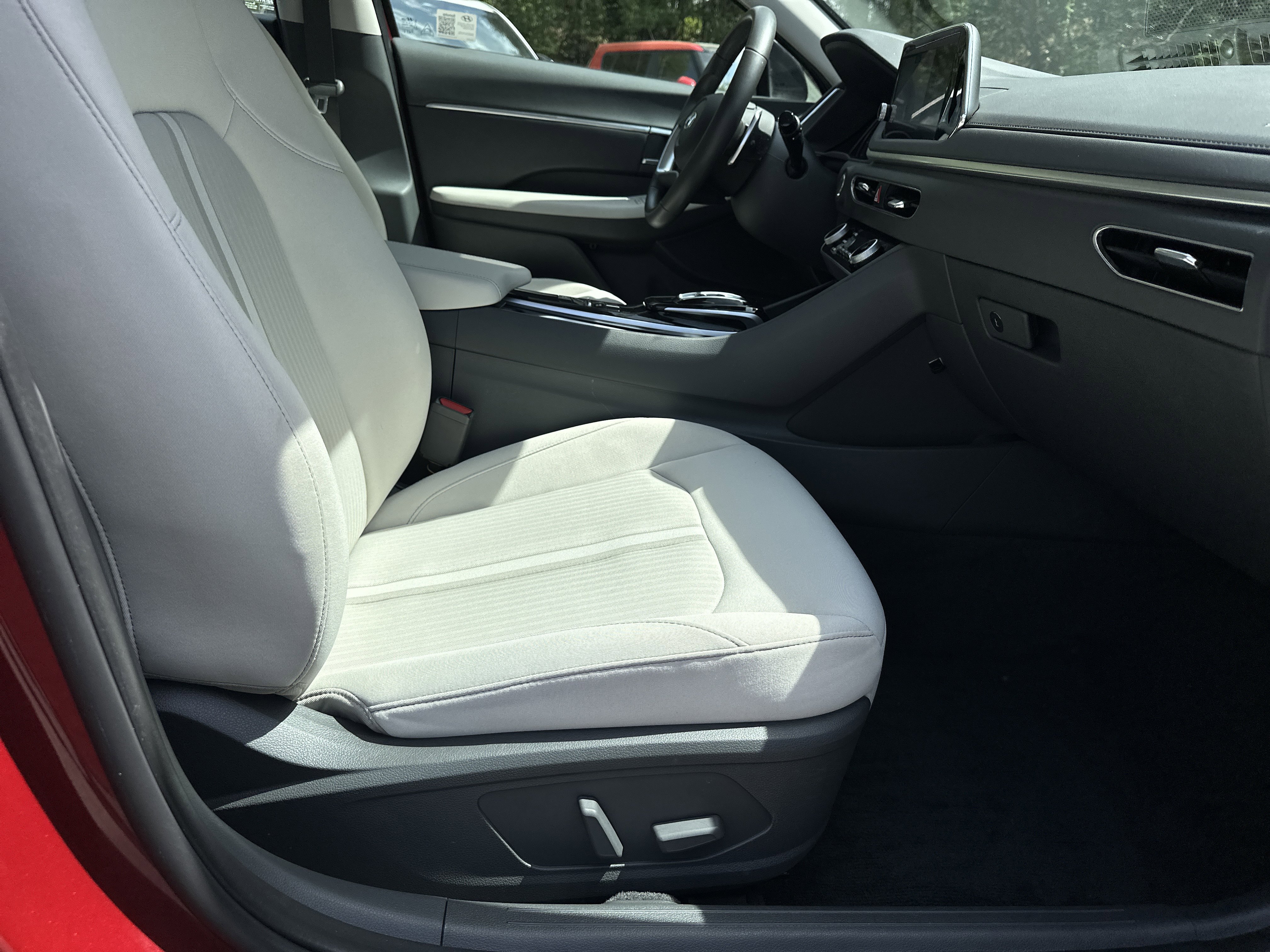 Used 2023 Ultimate Red Hyundai SEL image 18