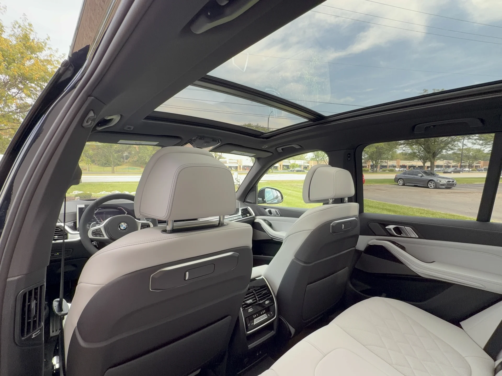 New 2026 Carbon Black Metallic BMW xDrive40i image 27