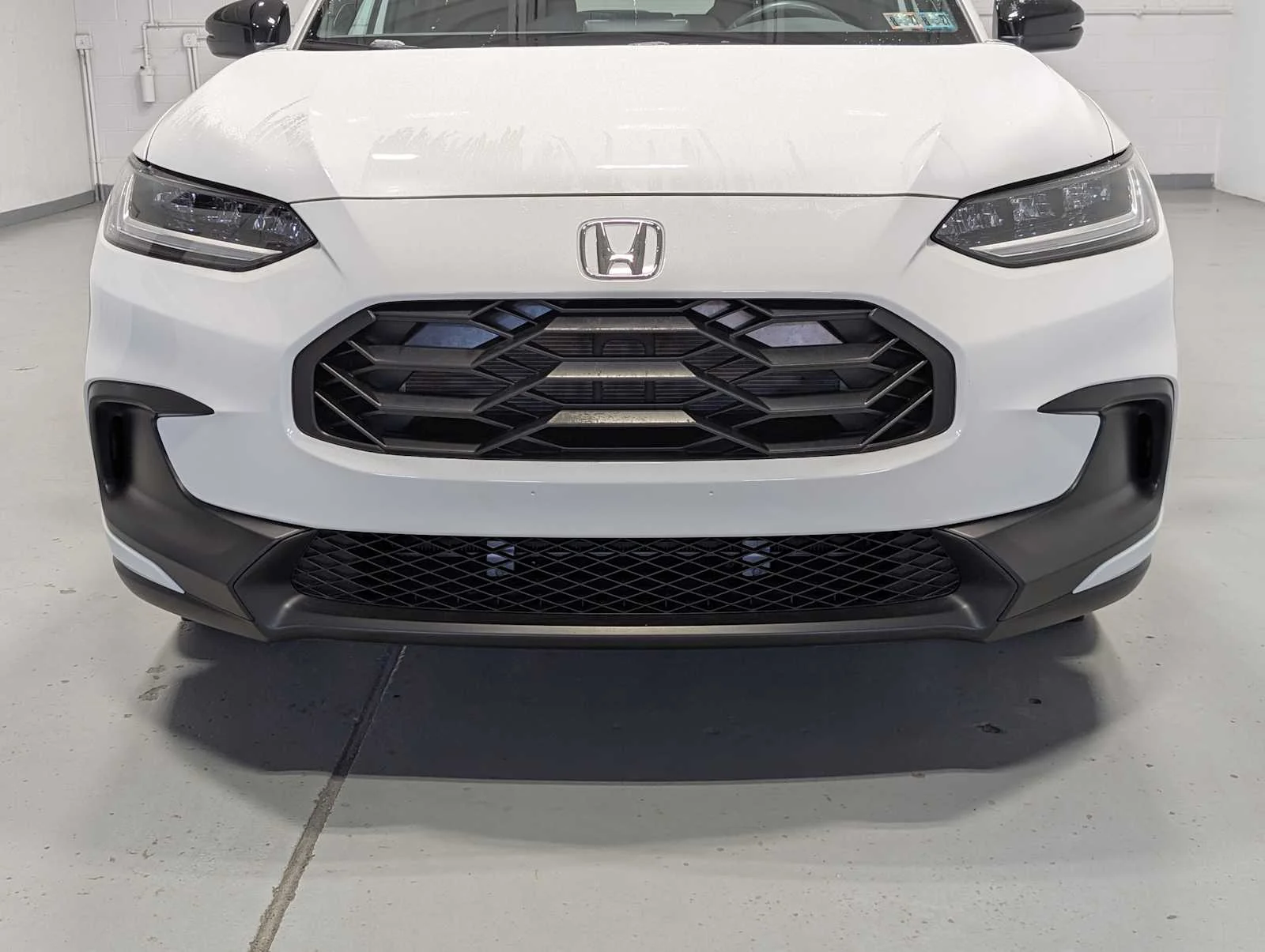 Certified Used 2024 Platinum White Pearl Honda Sport image 2