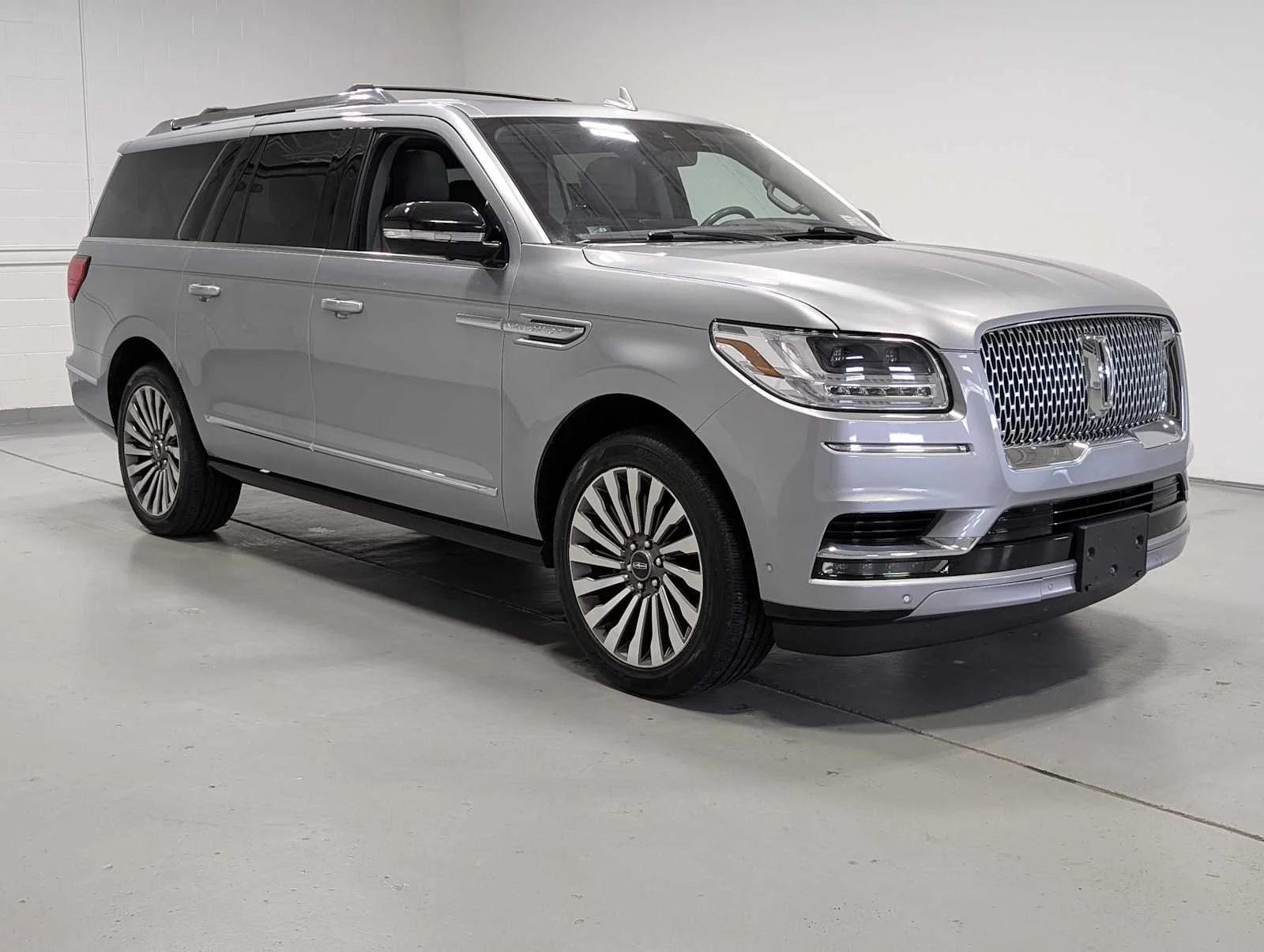 Used 2020 Silver Radiance Lincoln Reserve image 6