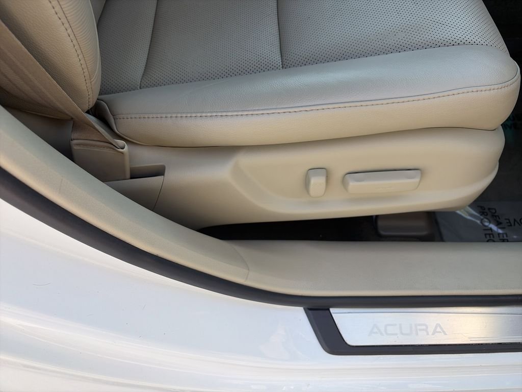Used 2014  Acura Technology Package image 33