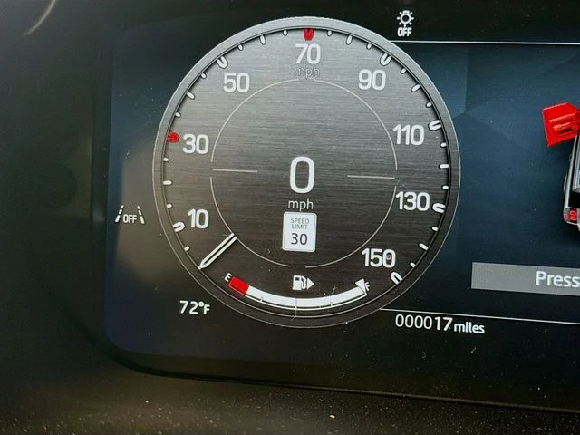 2026 Land Rover Defender V8 - Photo 13