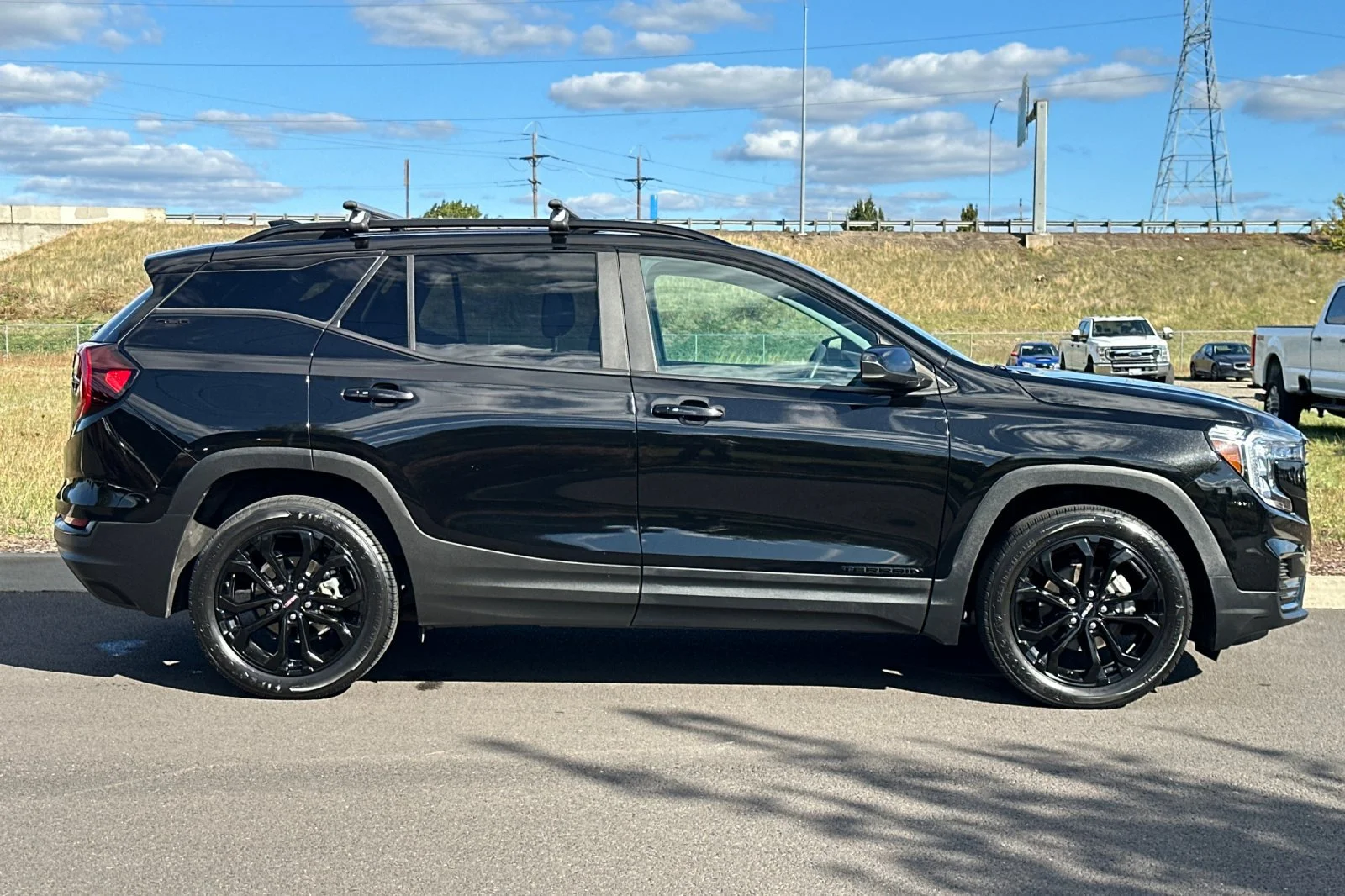 Used 2022 Black GMC SLE image 2
