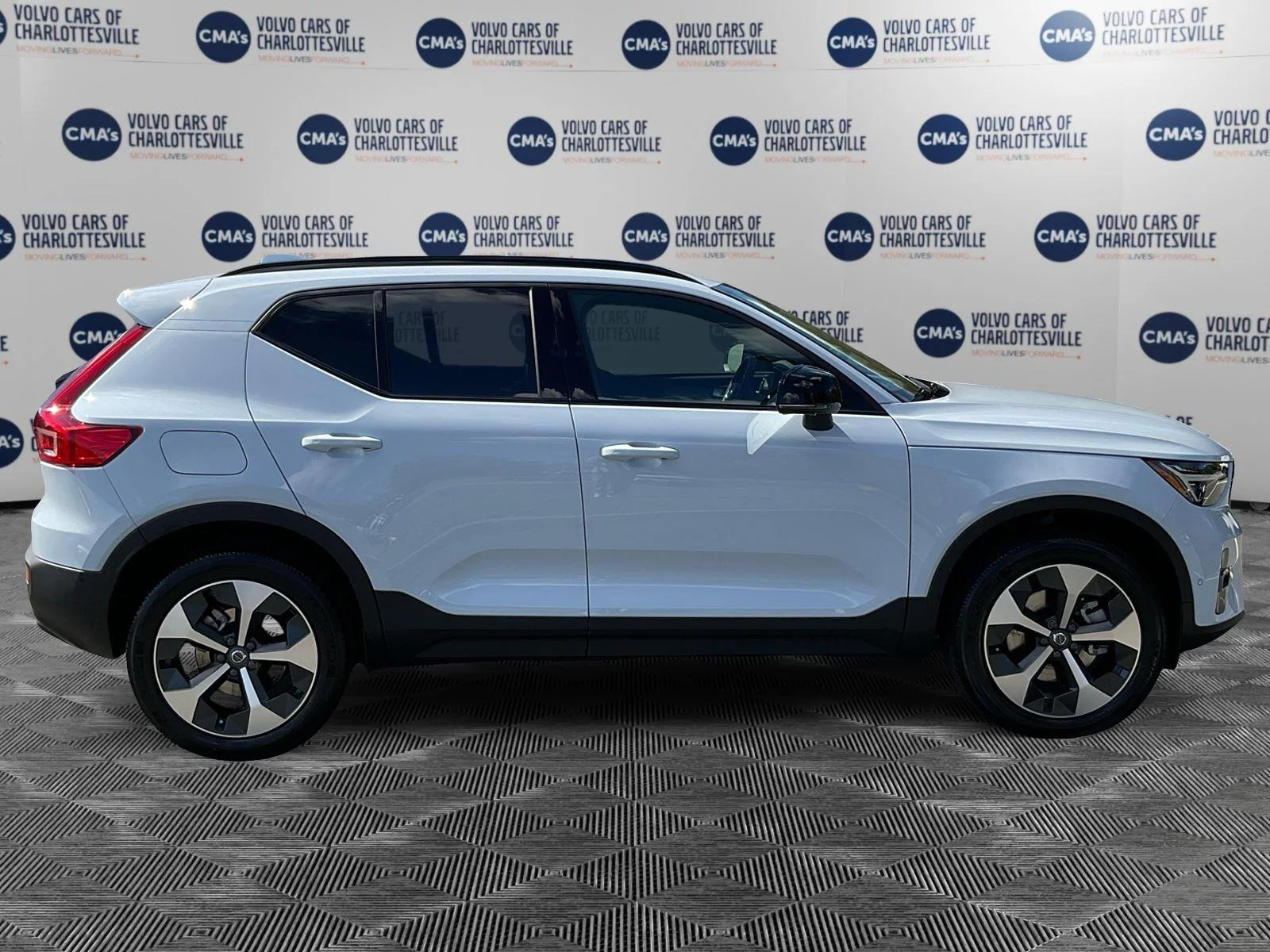 2026 Volvo XC40 Plus - Photo 6