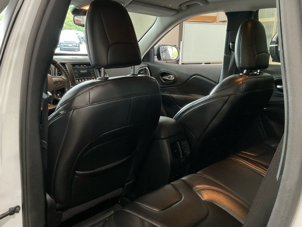Used 2019 White Jeep Trailhawk image 29