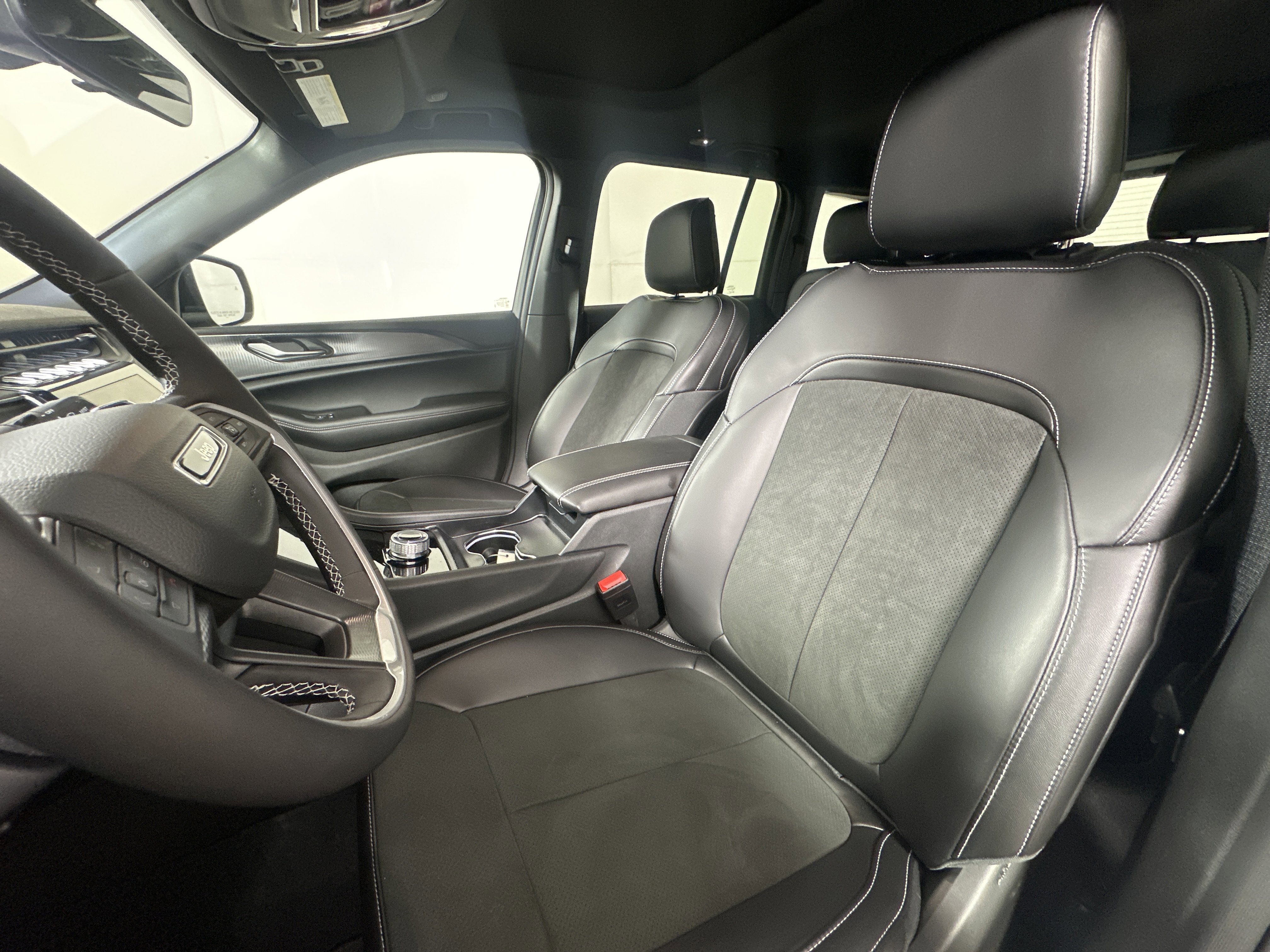 2025 Jeep Grand Cherokee Altitude - Photo 9