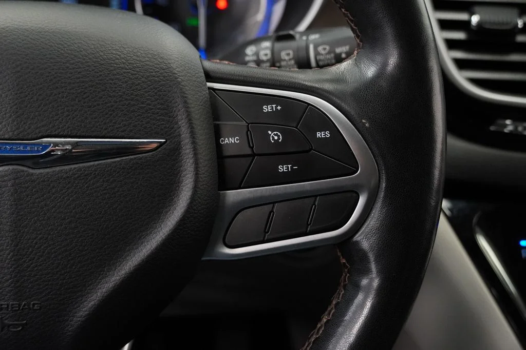 Used 2019 Silver Chrysler Touring Plus image 38