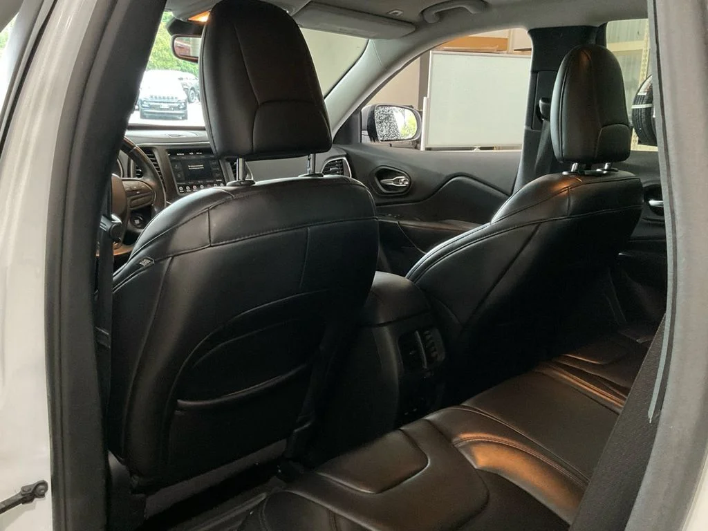 Used 2019 White Jeep Trailhawk image 29