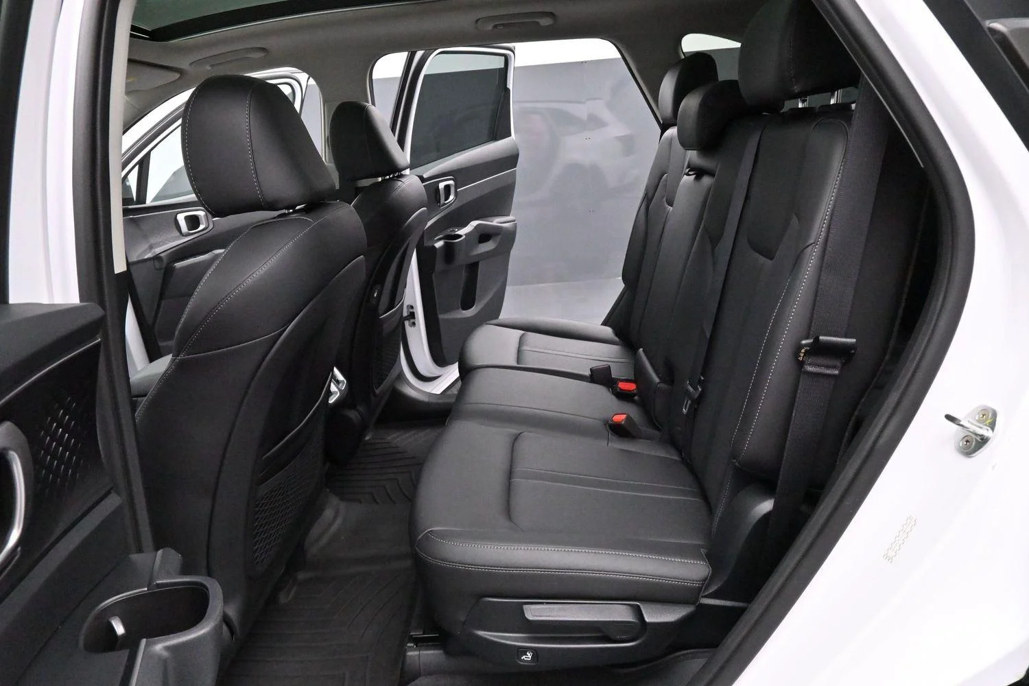 Used 2022 Glacial White Pearl Kia S image 32