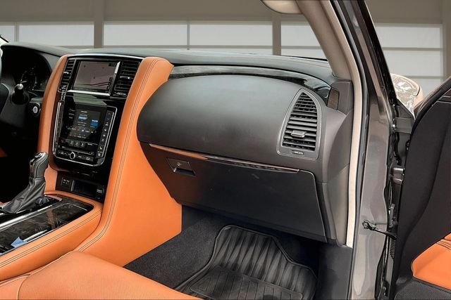 Used 2020  INFINITI  image 17