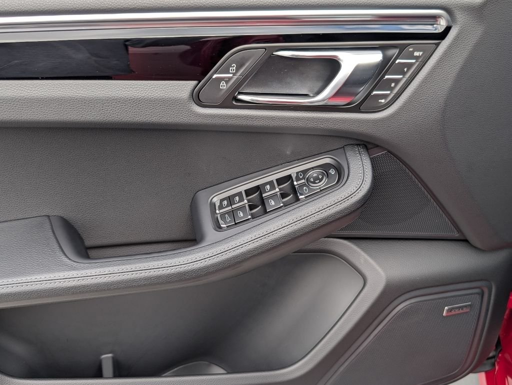 2026 Porsche Macan T - Photo 20