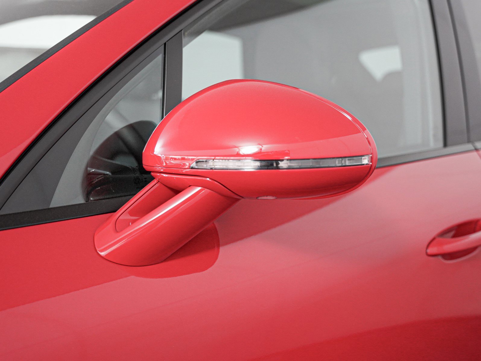 2025 Porsche Macan - Photo 28