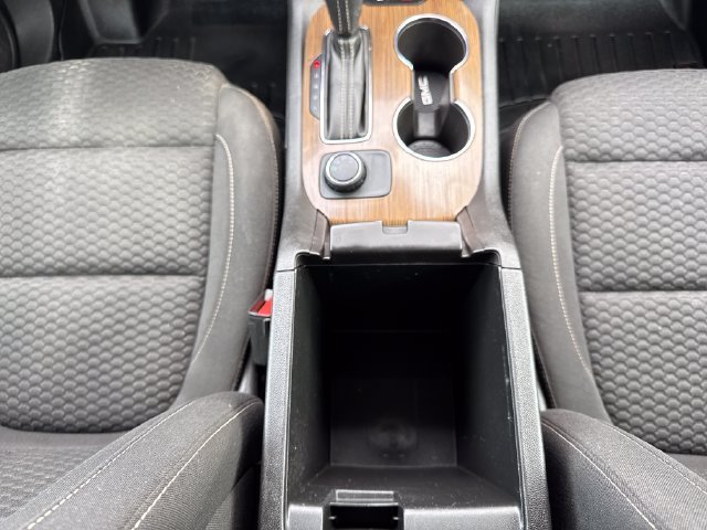 Used 2018 SUMMIT WHITE GMC SLE image 35