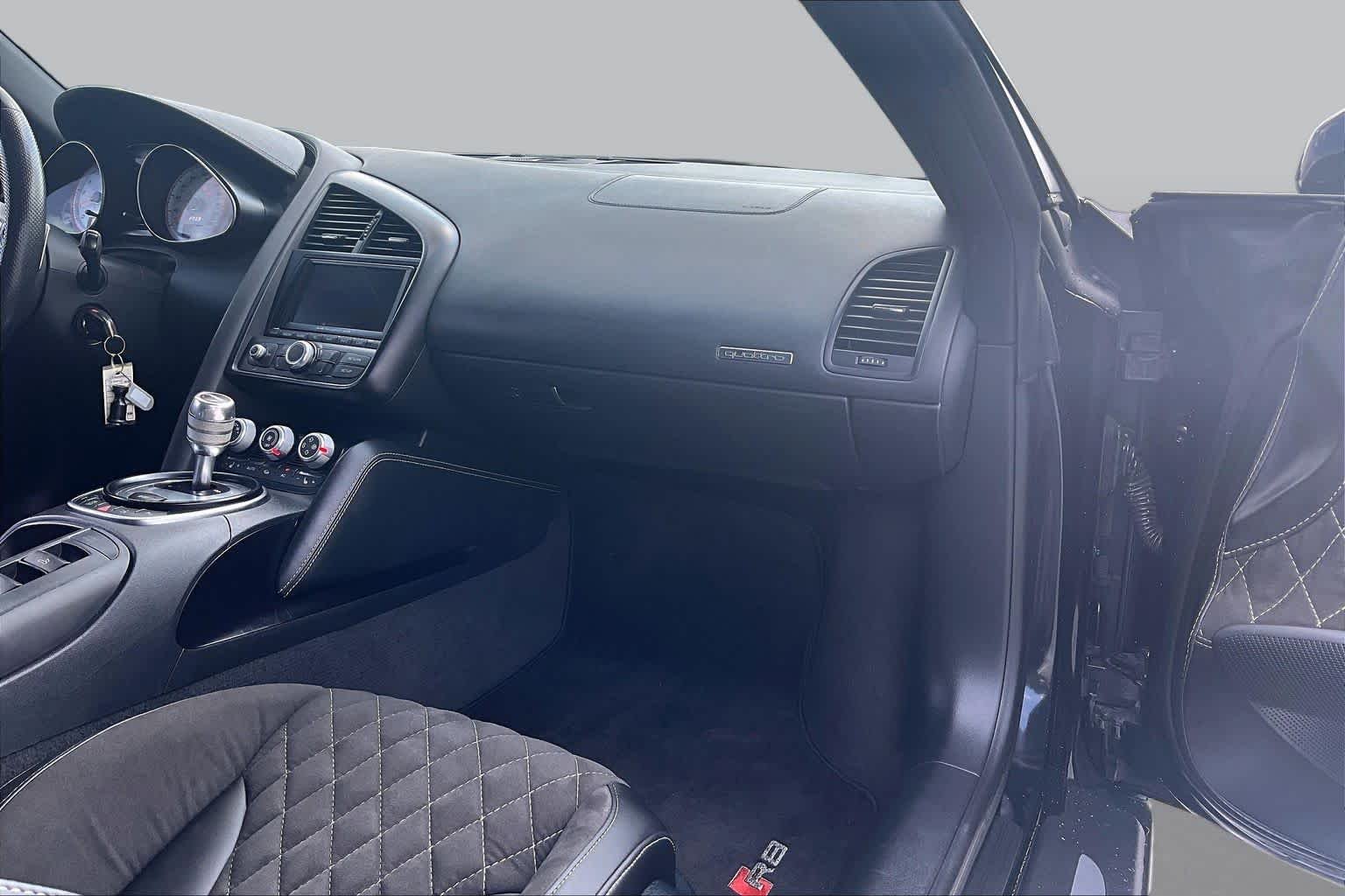 Used 2011 Phantom Black Pearl Audi 5.2L image 17