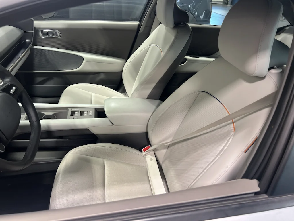 Used 2023 Gravity Gold Matte Hyundai SEL image 5