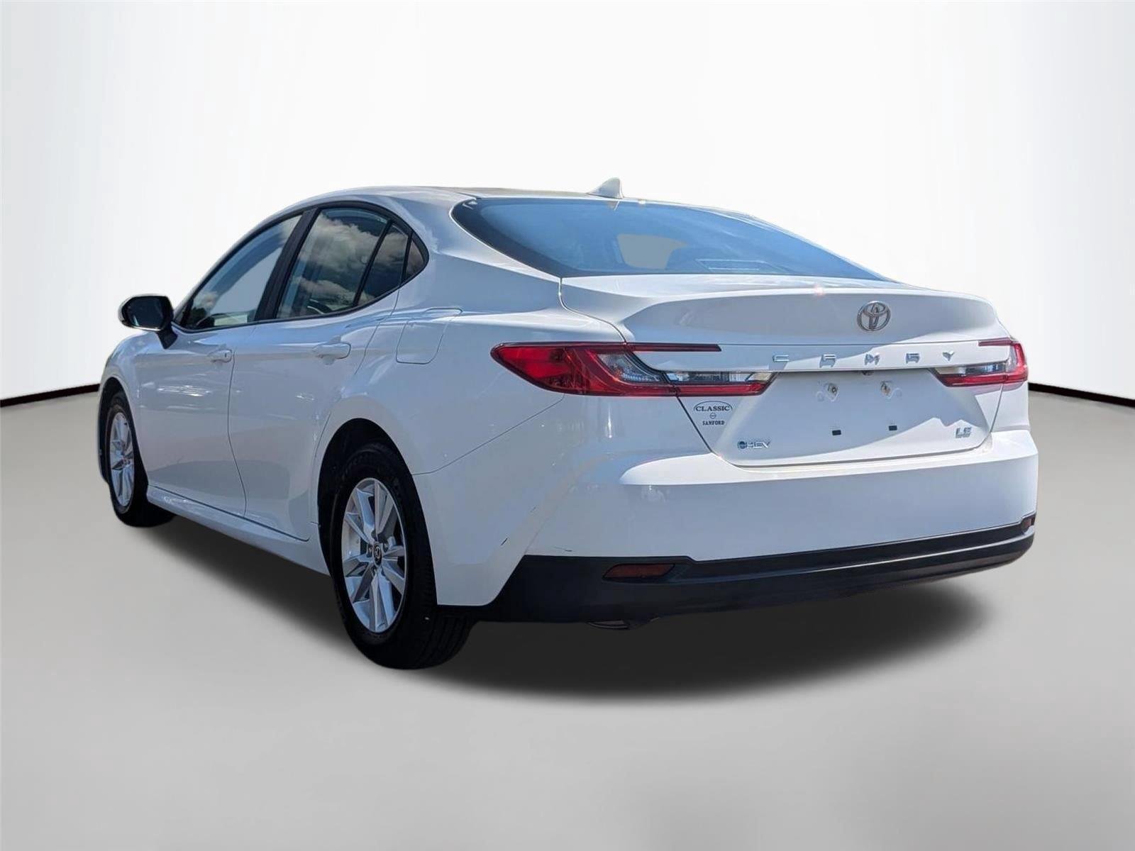 Used 2025  TOYOTA  image 3
