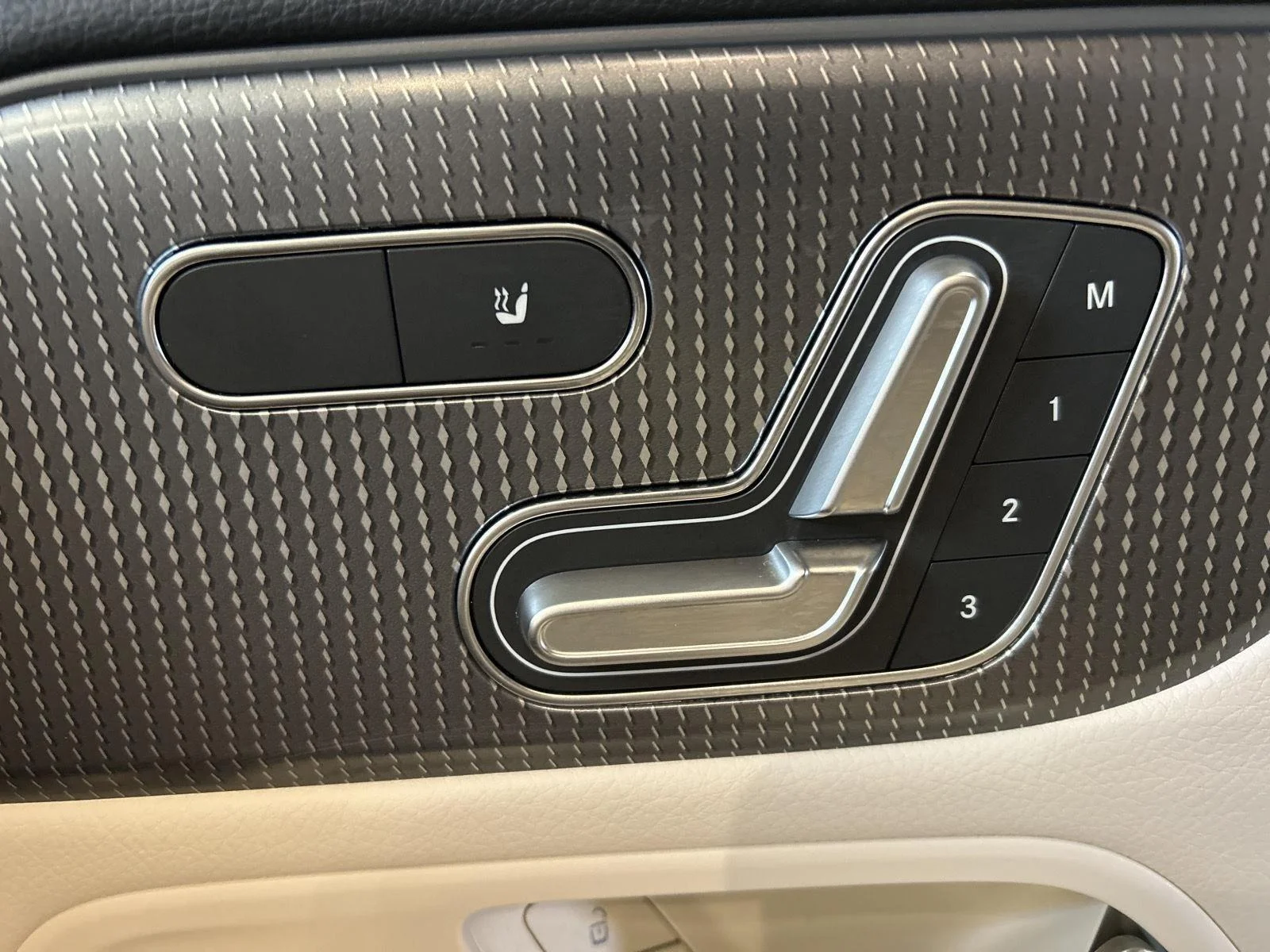 Used 2020 Polar White Mercedes-Benz GLB 250 image 24