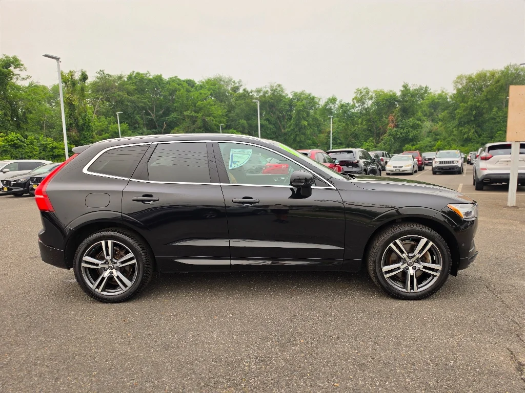 Used 2019 Onyx Black Metallic Volvo T6 Momentum image 23