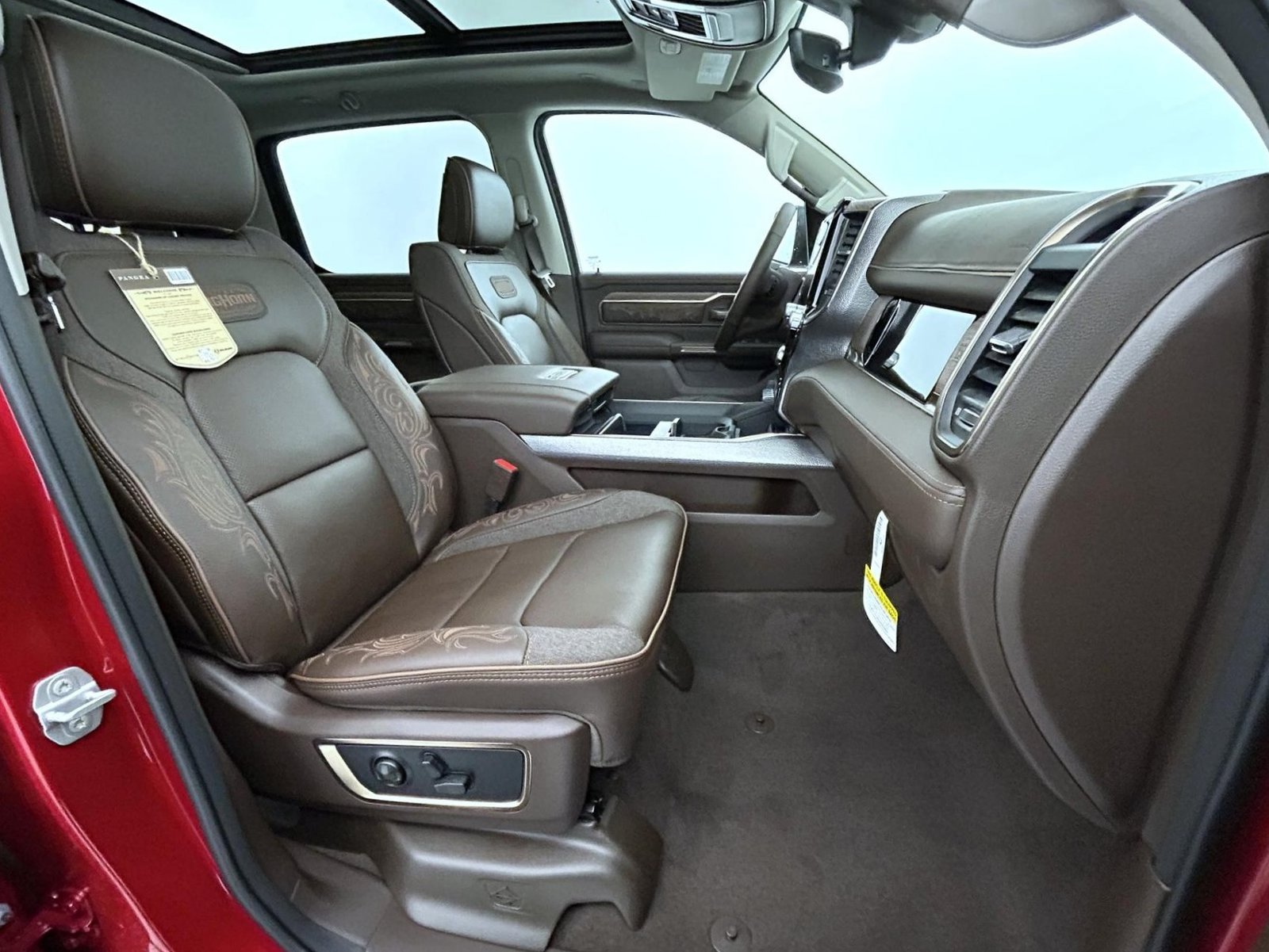 New 2027 Molten Red Pearl-Coat Exterior Paint RAM Limited image 16