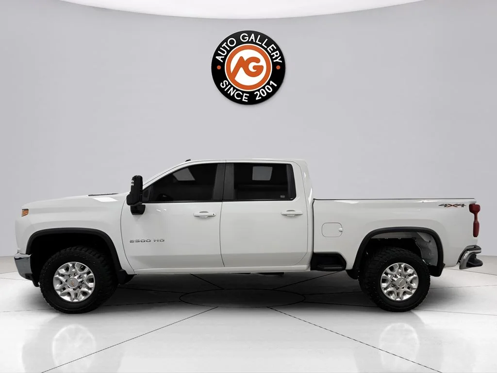 Used 2021 White Chevrolet LT image 4