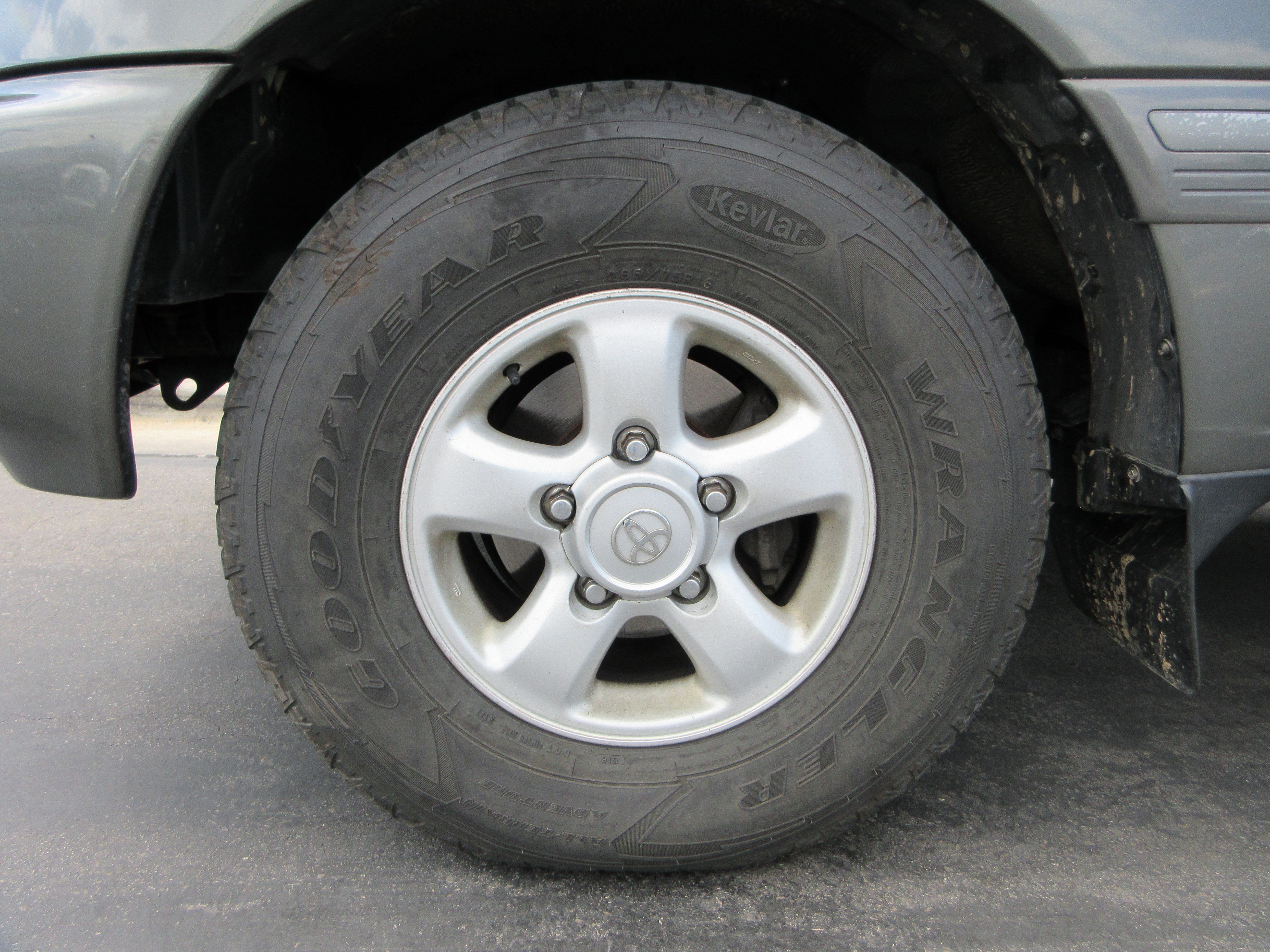 Used 2000 River Rock Green Metallic Toyota Base image 18