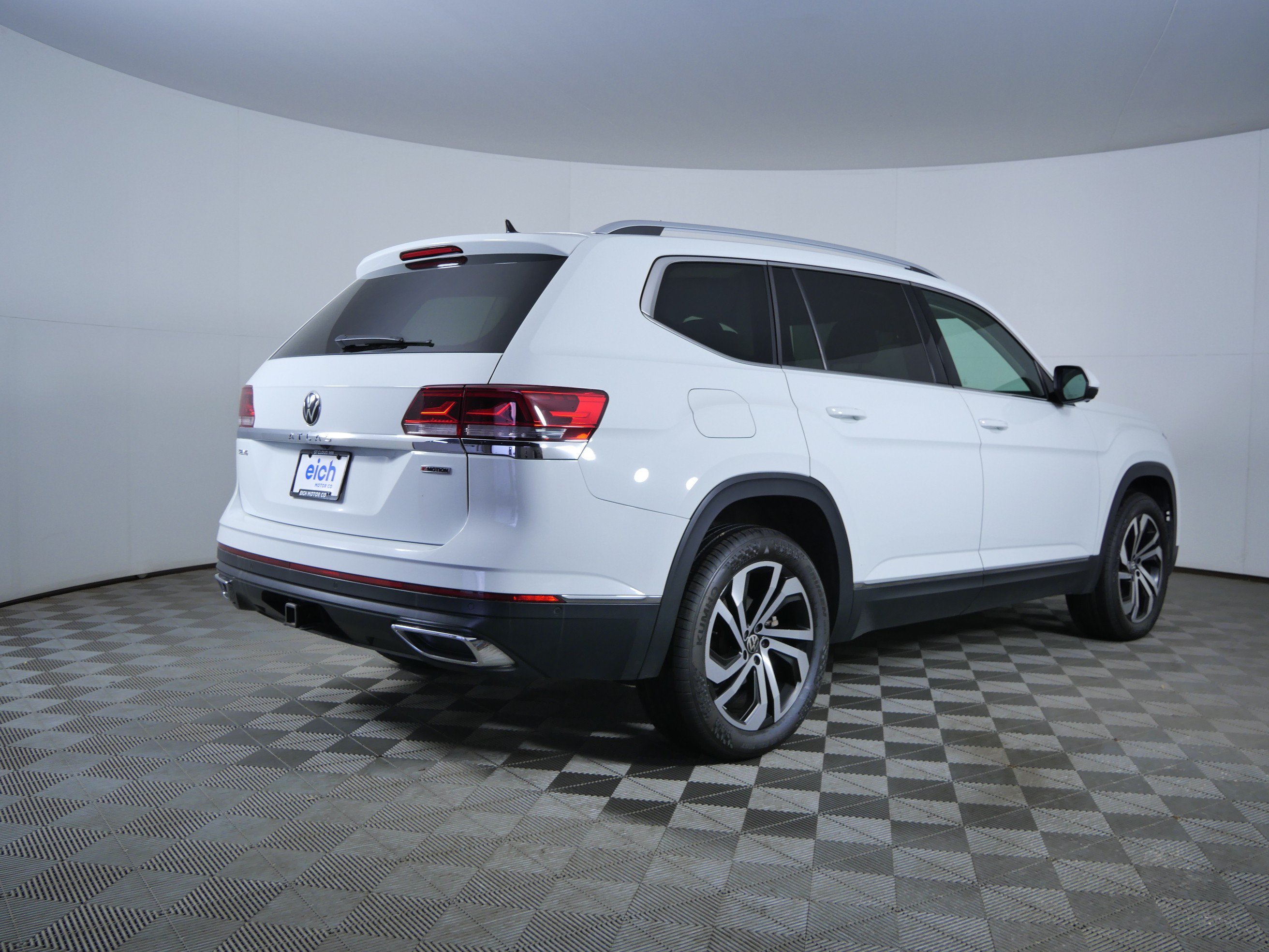 Used 2021 White Volkswagen 3.6L V6 SEL Premium image 7