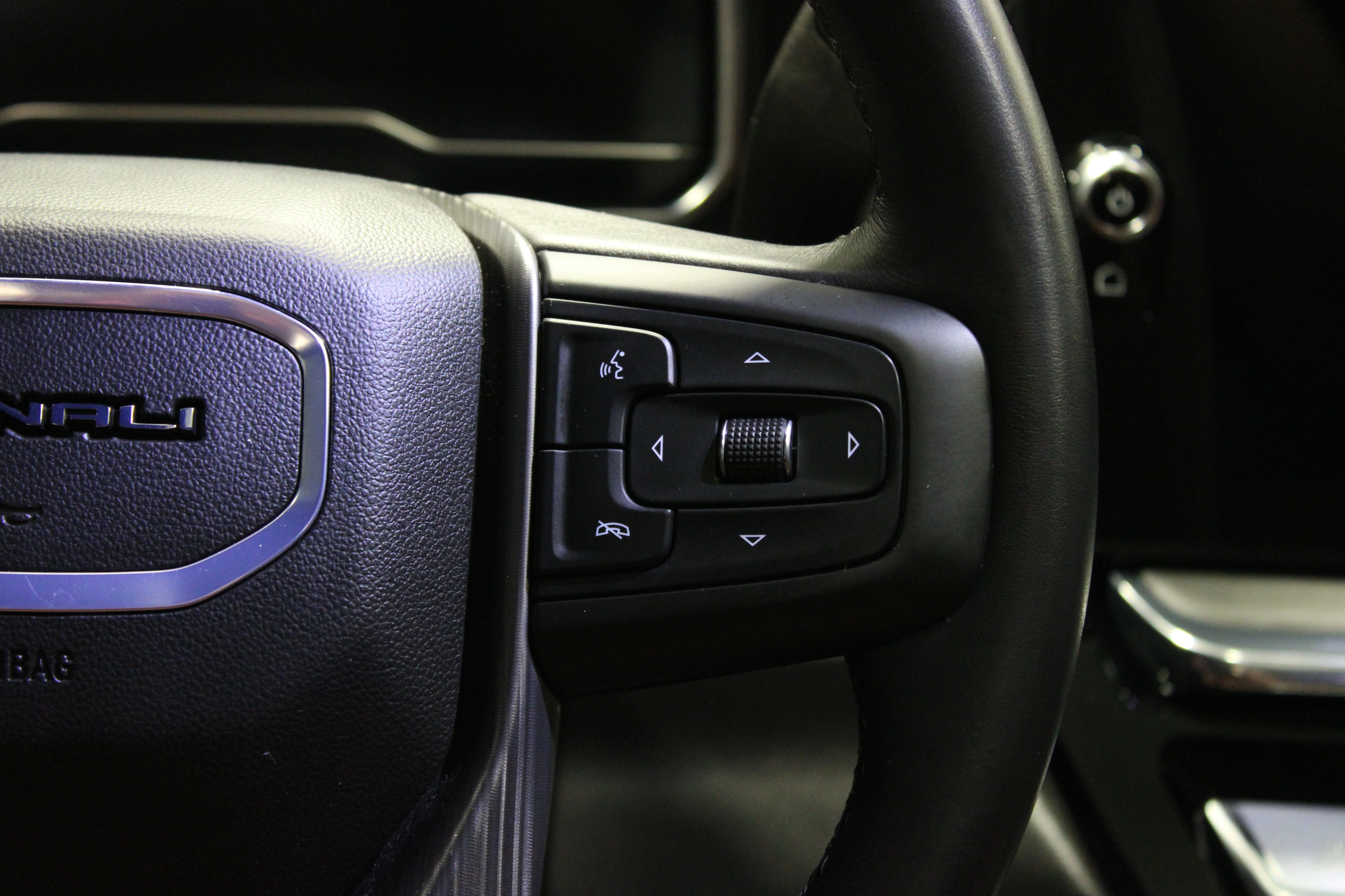 Used 2025 Onyx Black GMC Denali Ultimate image 26