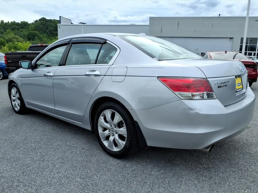 Used 2010  Honda EX-L image 4