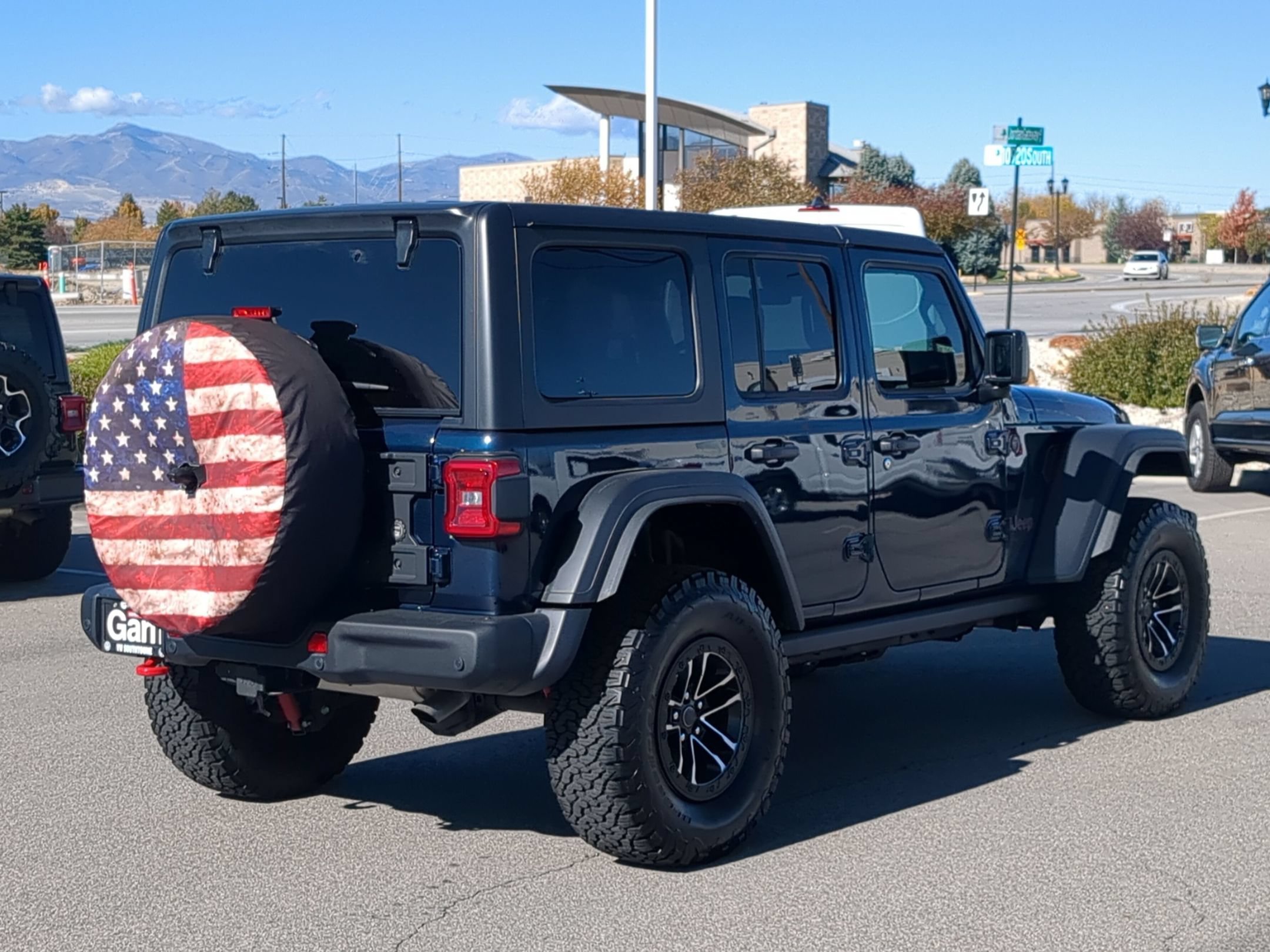 Used 2025 Fathom Blue Pearlcoat Jeep Rubicon image 3