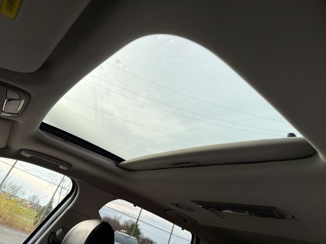 Used 2022 White Kia EX image 18