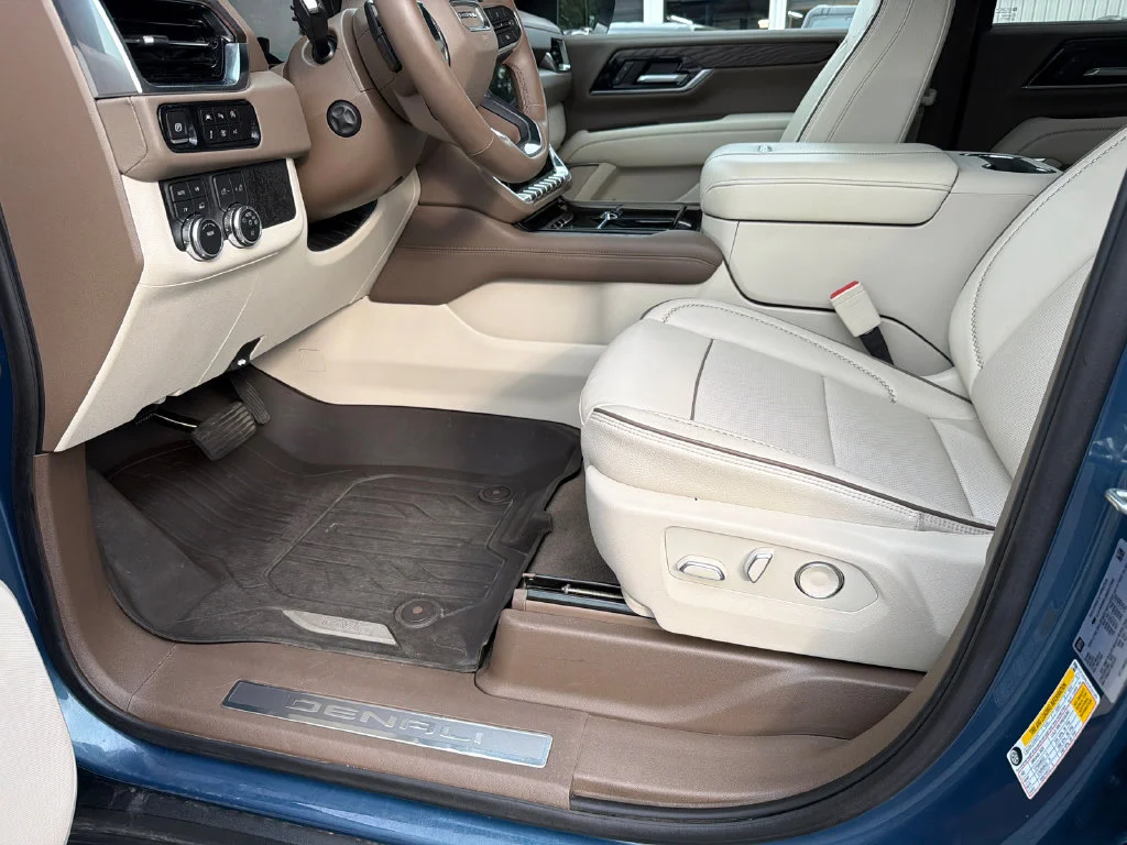 Used 2025 Blue GMC Denali image 9