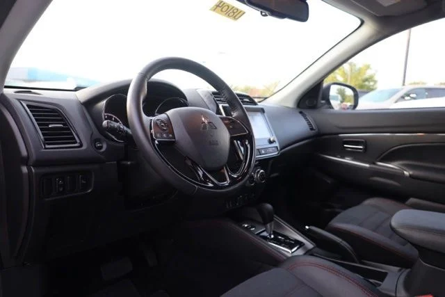 Used 2025 Silver Mitsubishi 2.0 SE image 18
