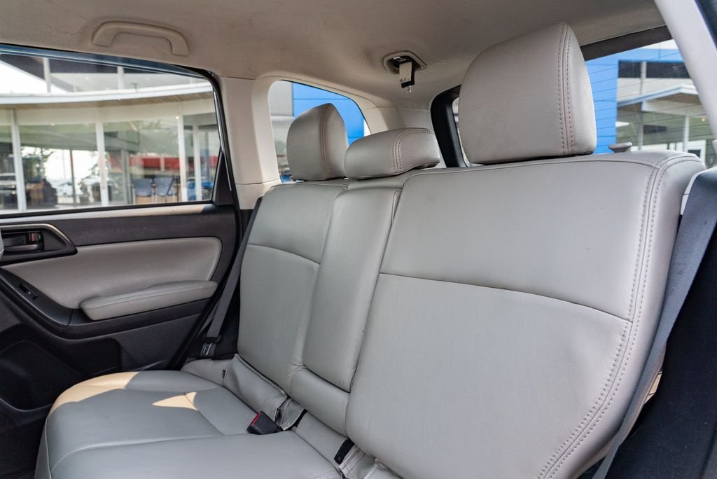 Used 2014 Ice Silver Metallic Subaru 2.5i Premium image 25