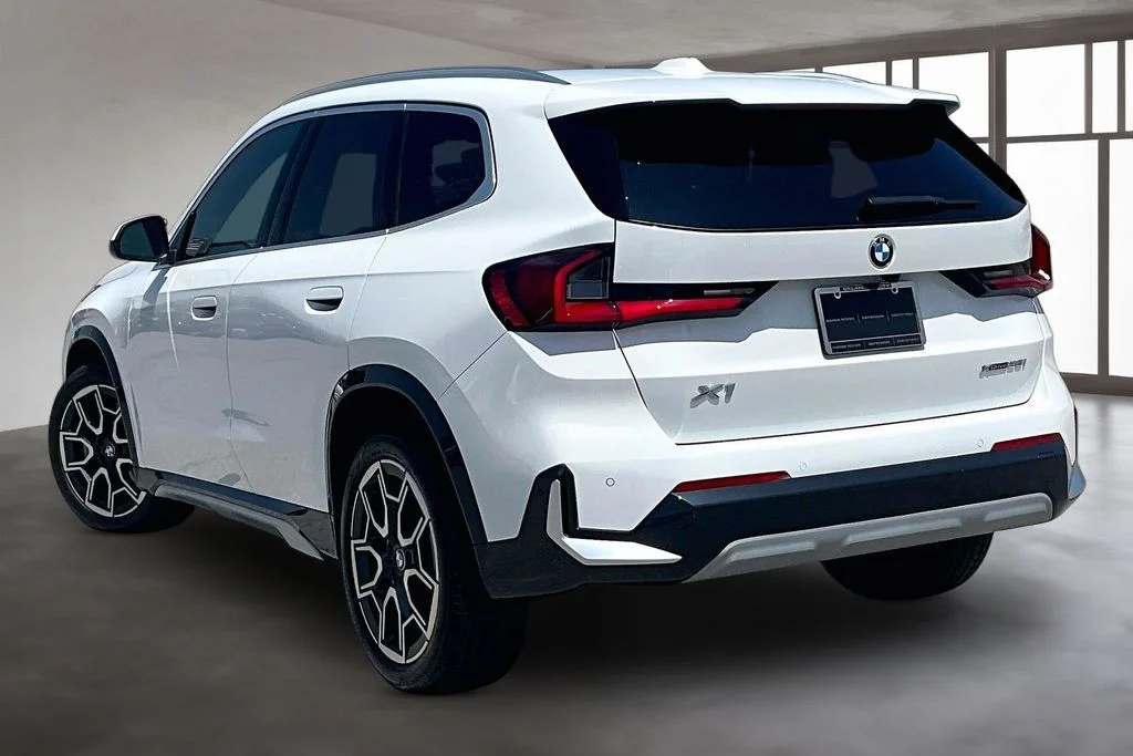 Used 2025 White BMW xDrive28i image 11